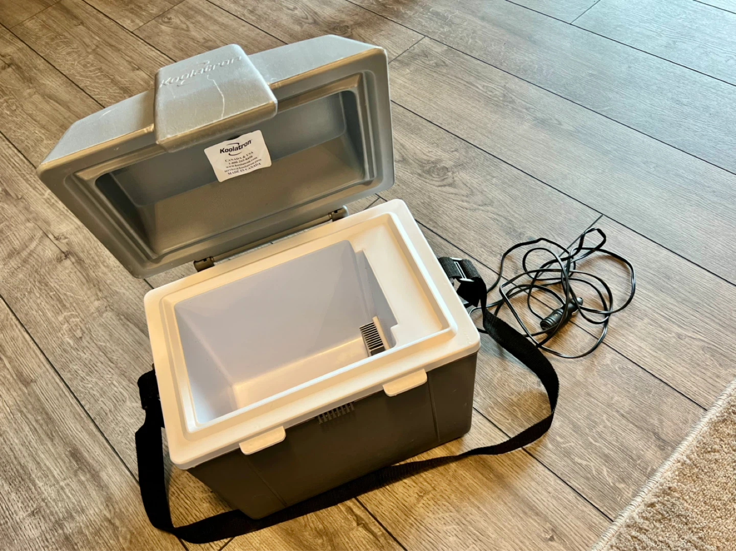 Koolatron portable electric lunch cooler for car or boat. - photo 3