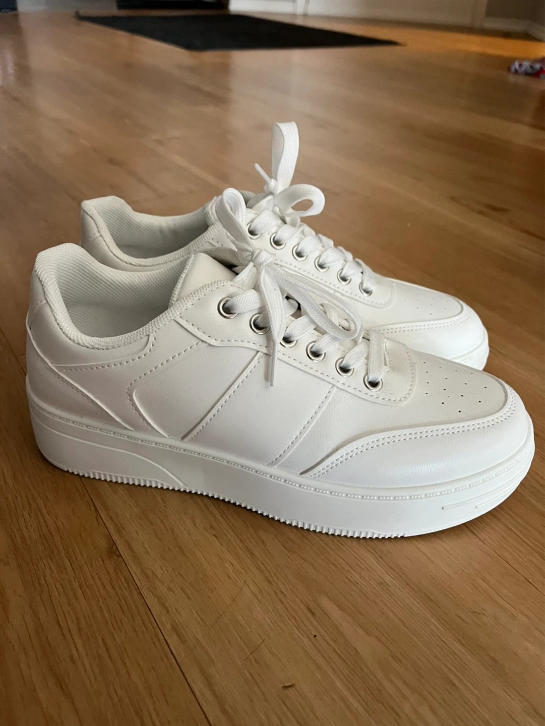 size 9 white sneakers
