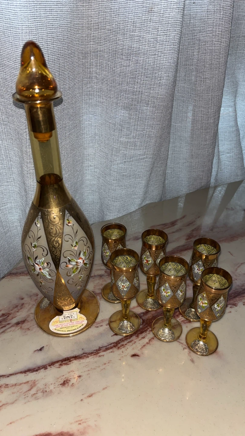 Venetian Decanter and 7 Cordial Glasses Set