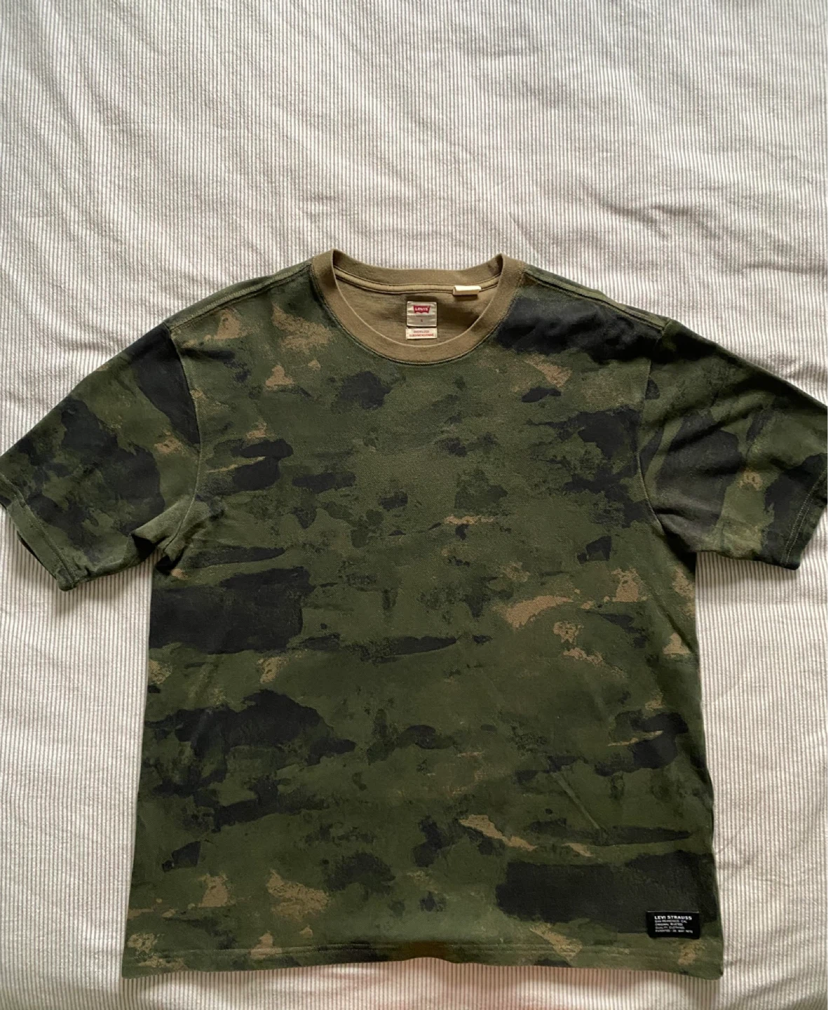 Levi's Camouflage T-Shirt - Size Small