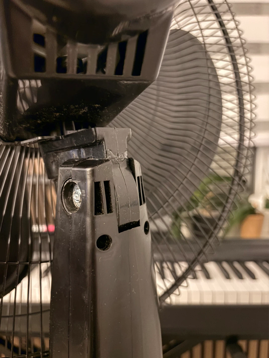 BLACK+DECKER 18 in. Stand Fan with Remote - photo 4