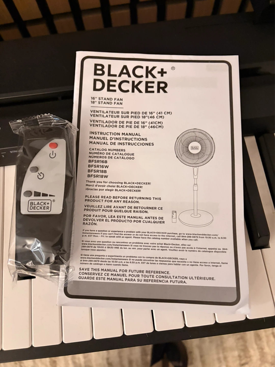 BLACK+DECKER 18 in. Stand Fan with Remote - photo 2