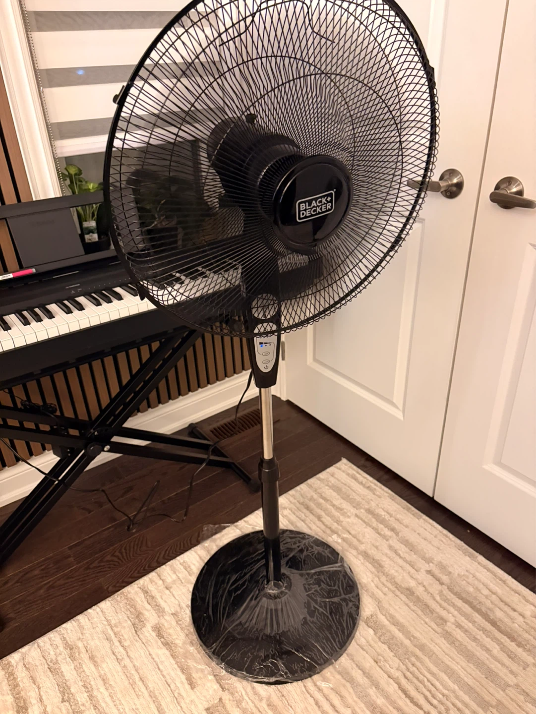 BLACK+DECKER 18 in. Stand Fan with Remote - photo 5