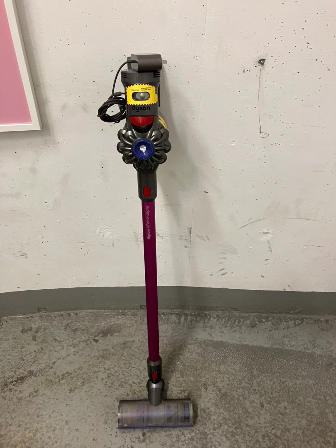 Powerful Dyson cordless stick vacuum - photo 5