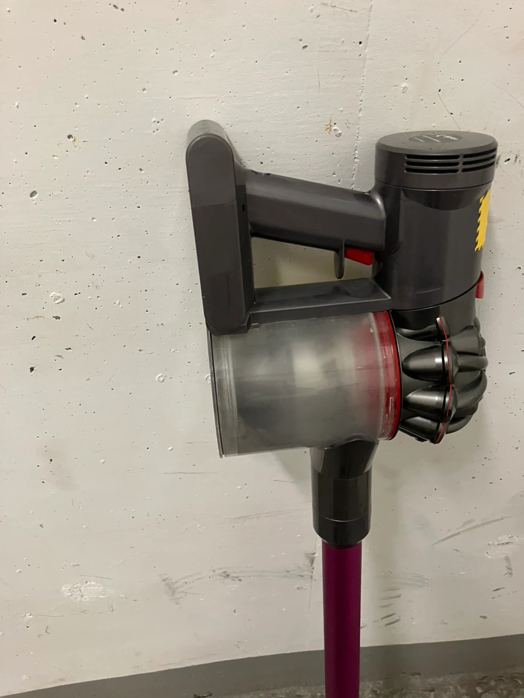 Powerful Dyson cordless stick vacuum - photo 4