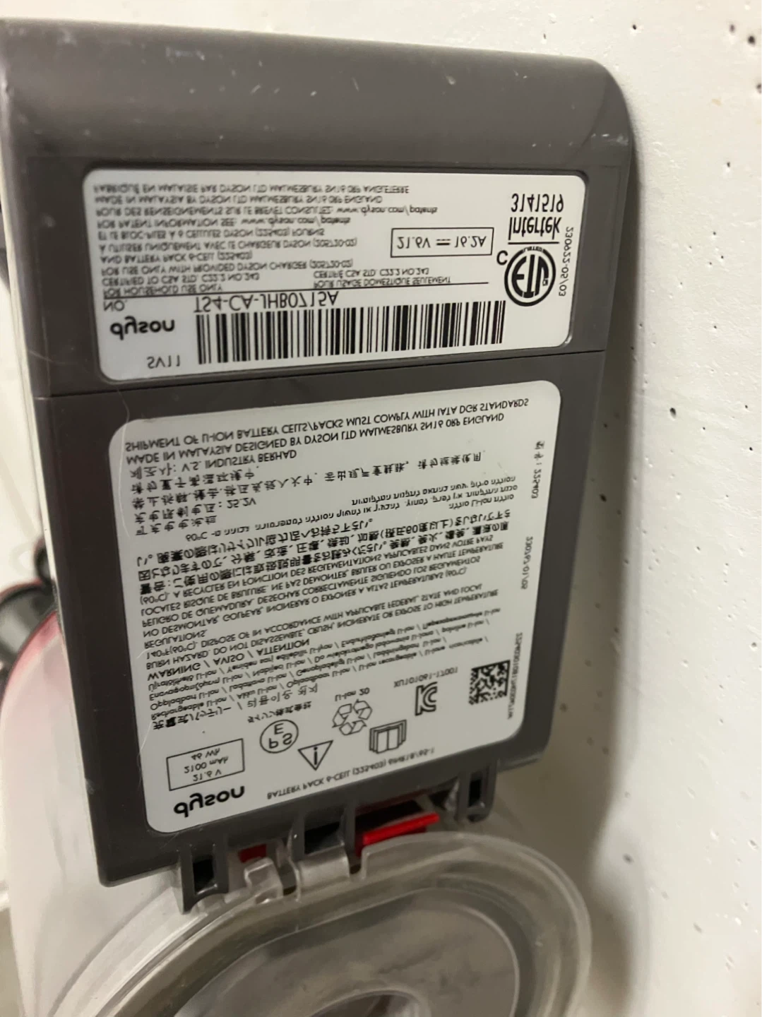 Powerful Dyson cordless stick vacuum - photo 2