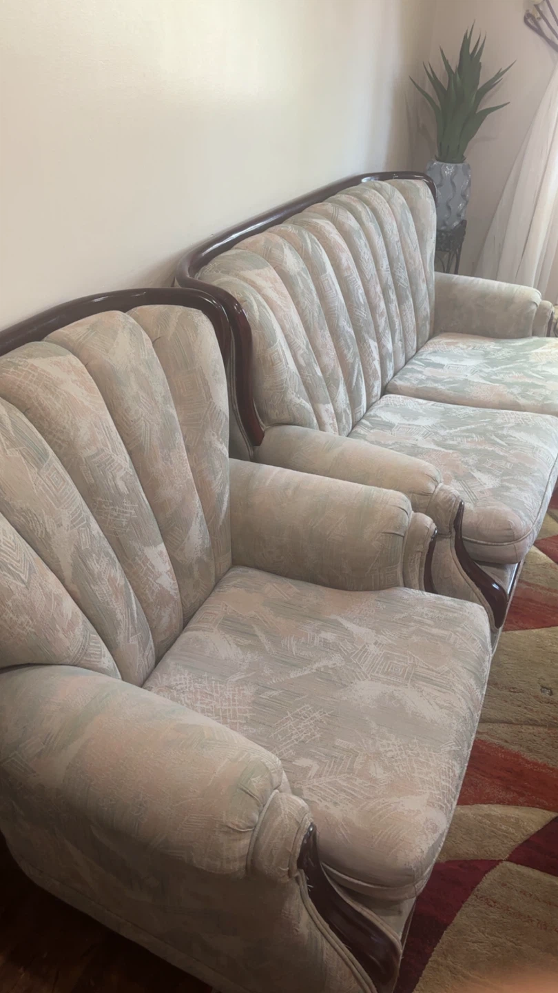 Vintage Sofa with Fluted Back - photo 2