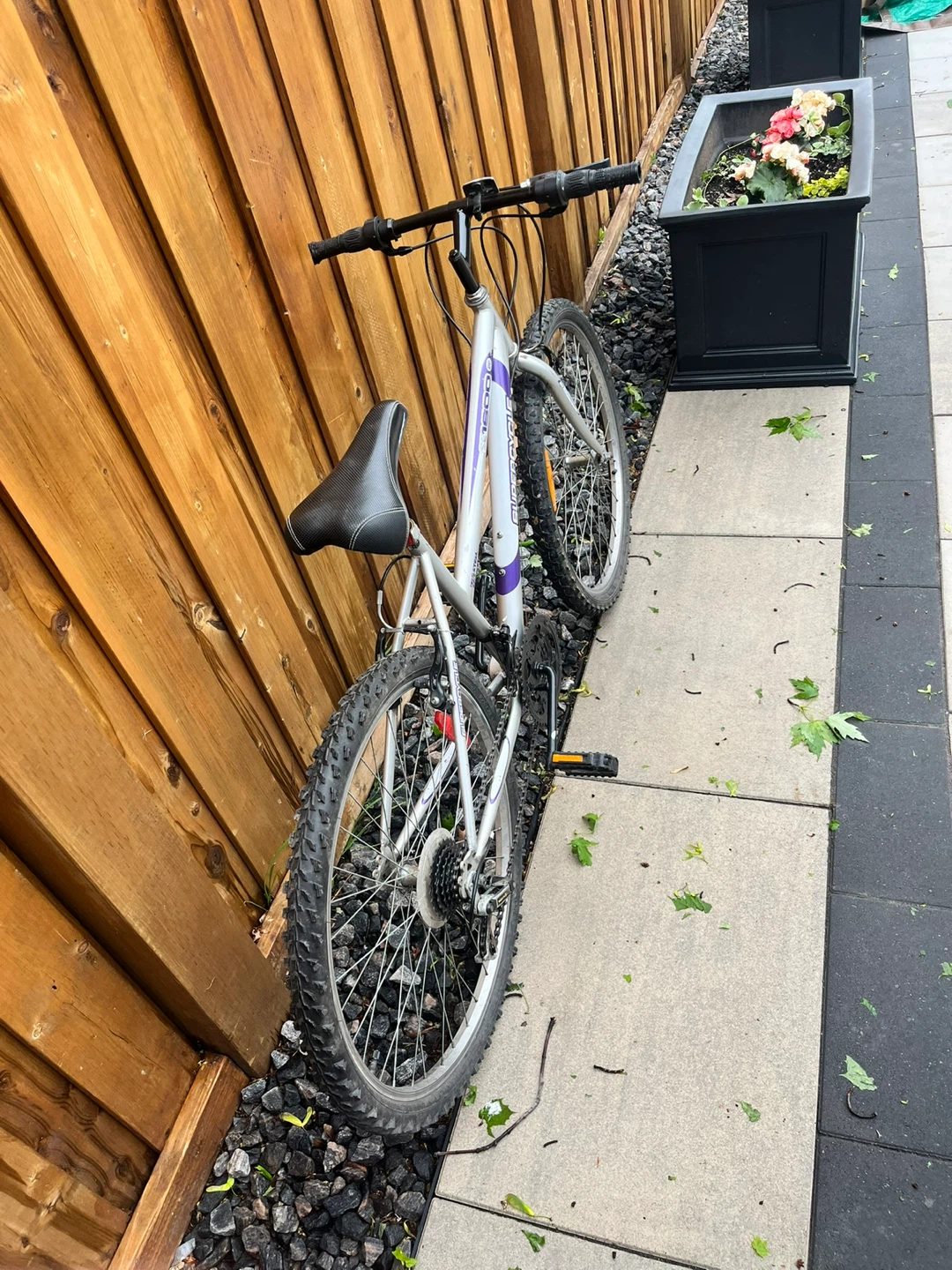Supercycle Adults Mountain Bike (Like New) - photo 3