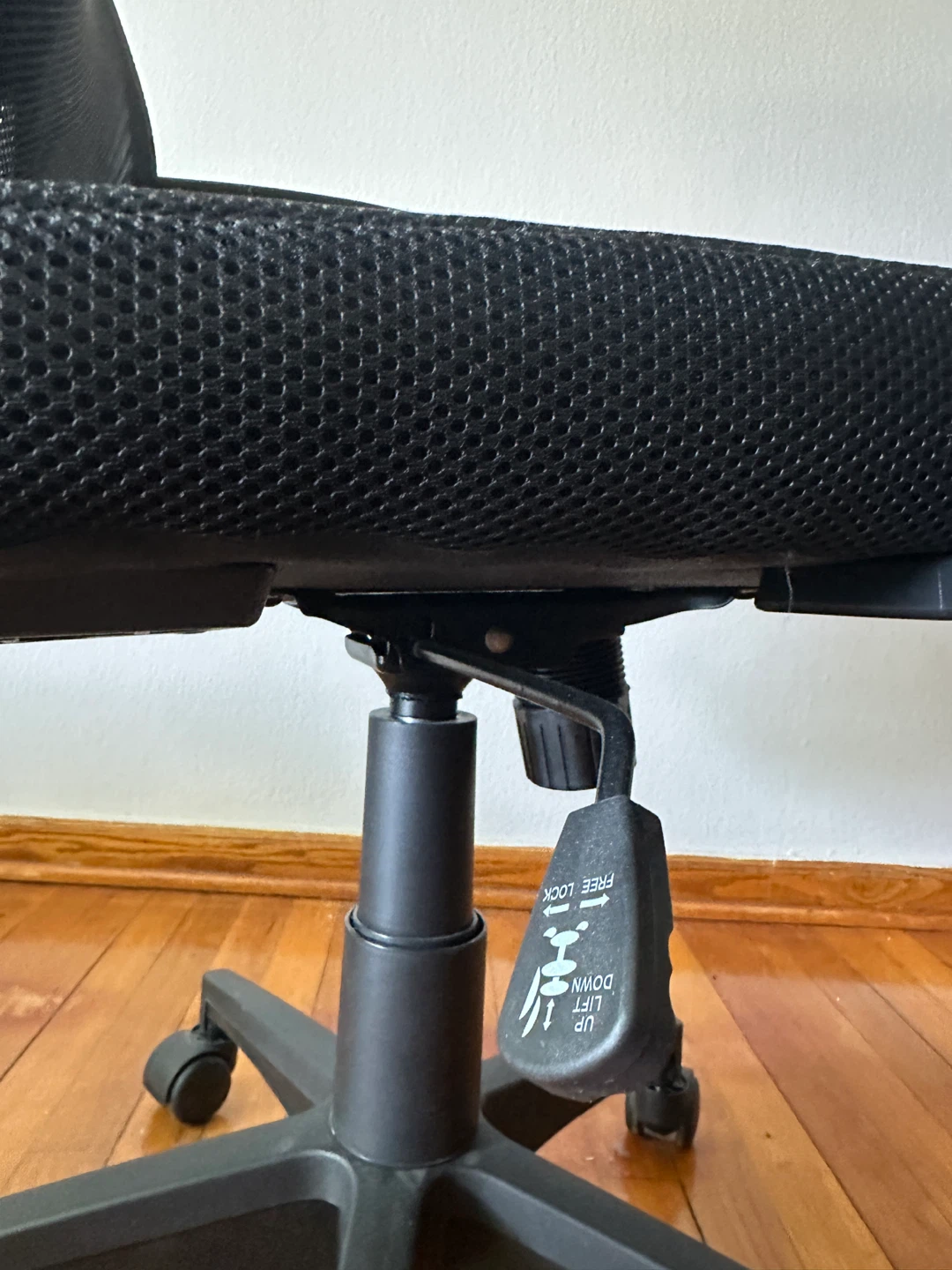 Black Mesh Office Chair - photo 4