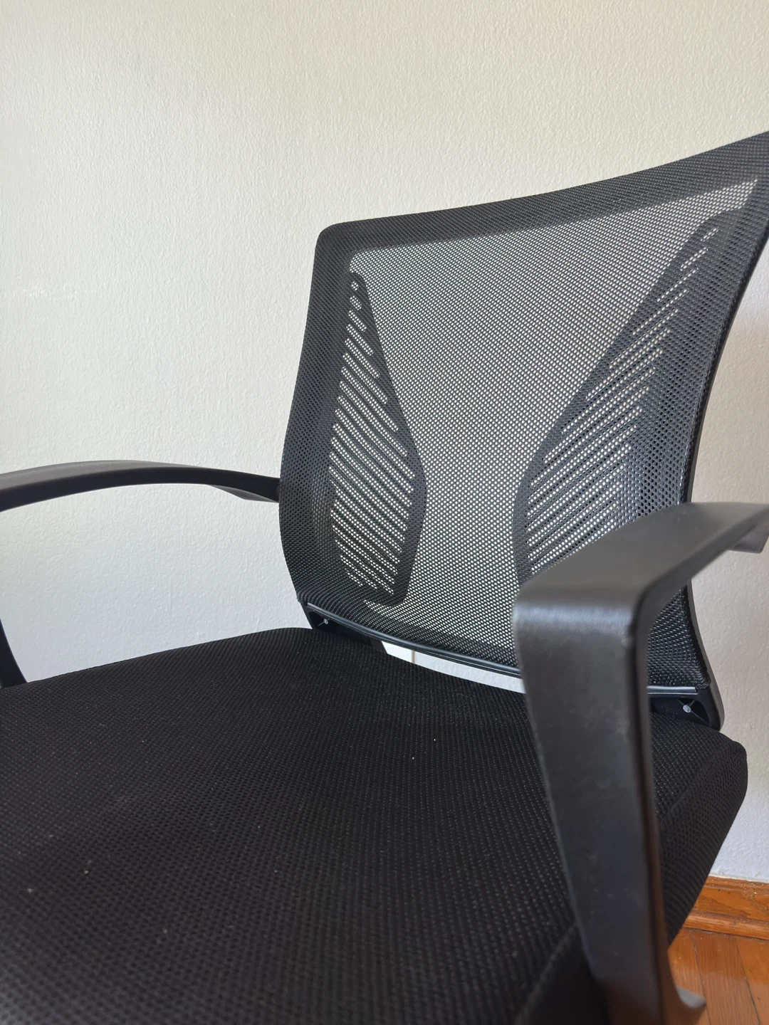 Black Mesh Office Chair - photo 2
