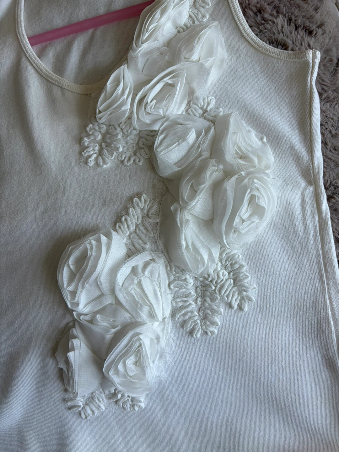 White sleeveless top with floral appliqué - photo 3