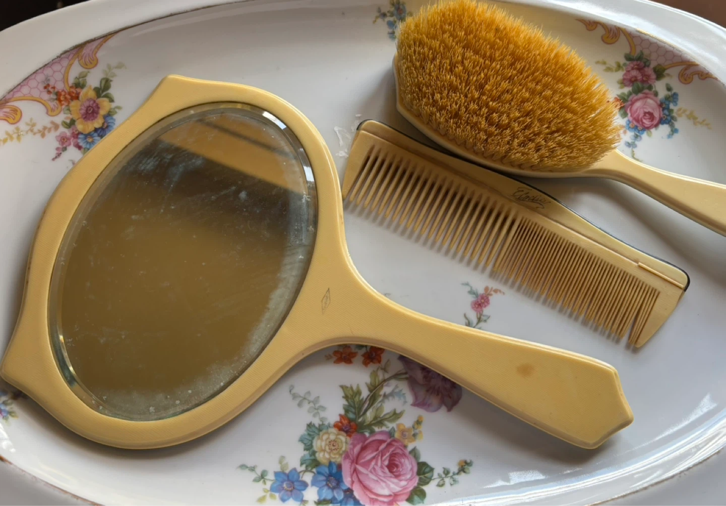 Elodia Vanity Set with Mirror, Brush, and Comb