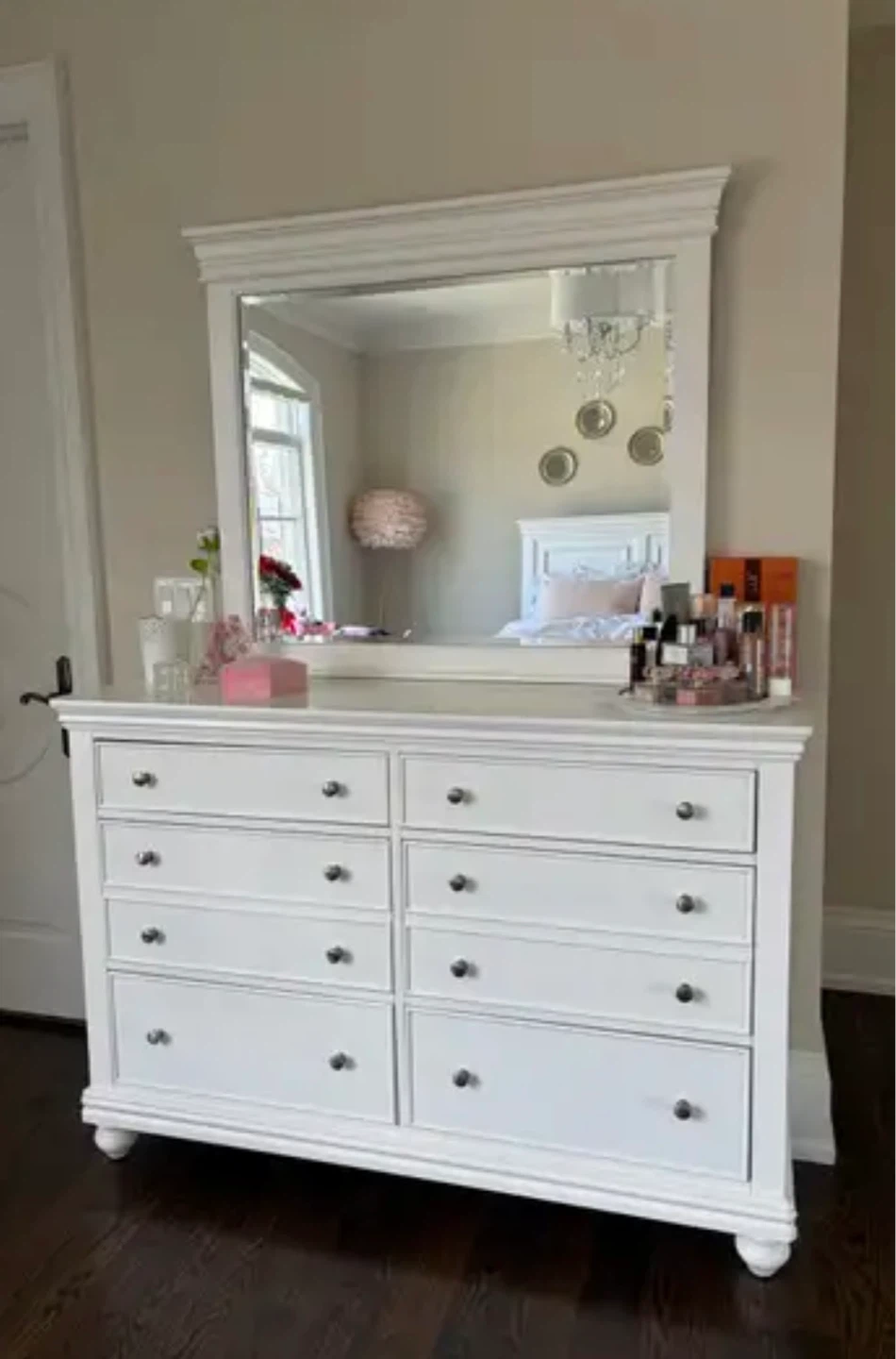 Elegant Queen Bedroom Set – Excellent Condition - photo 2