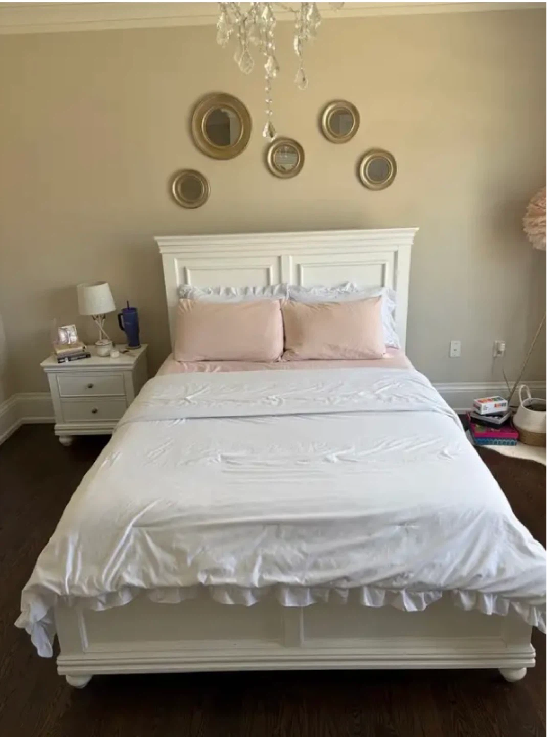 Elegant Queen Bedroom Set – Excellent Condition - photo 4