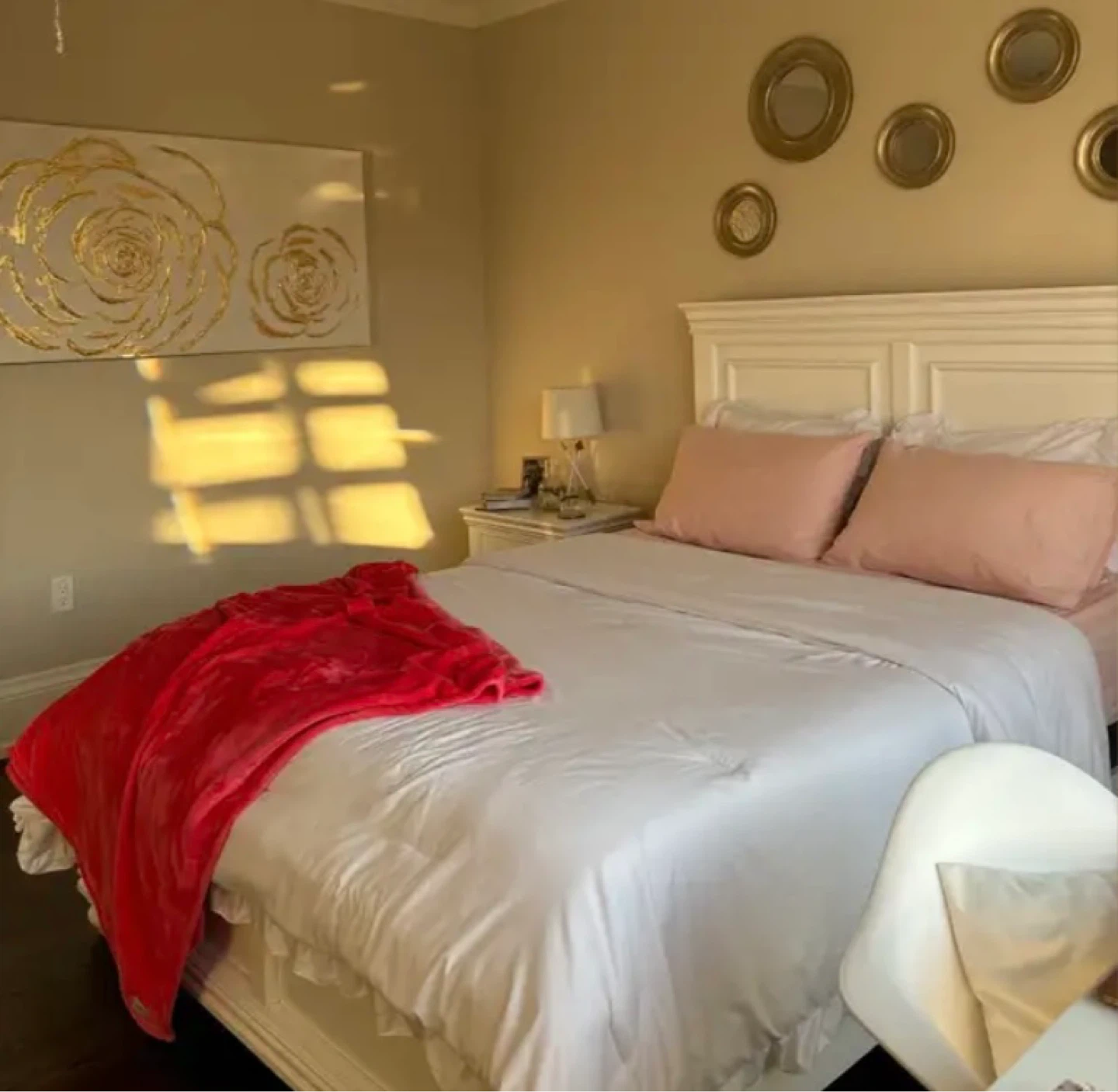 Elegant Queen Bedroom Set – Excellent Condition - photo 5