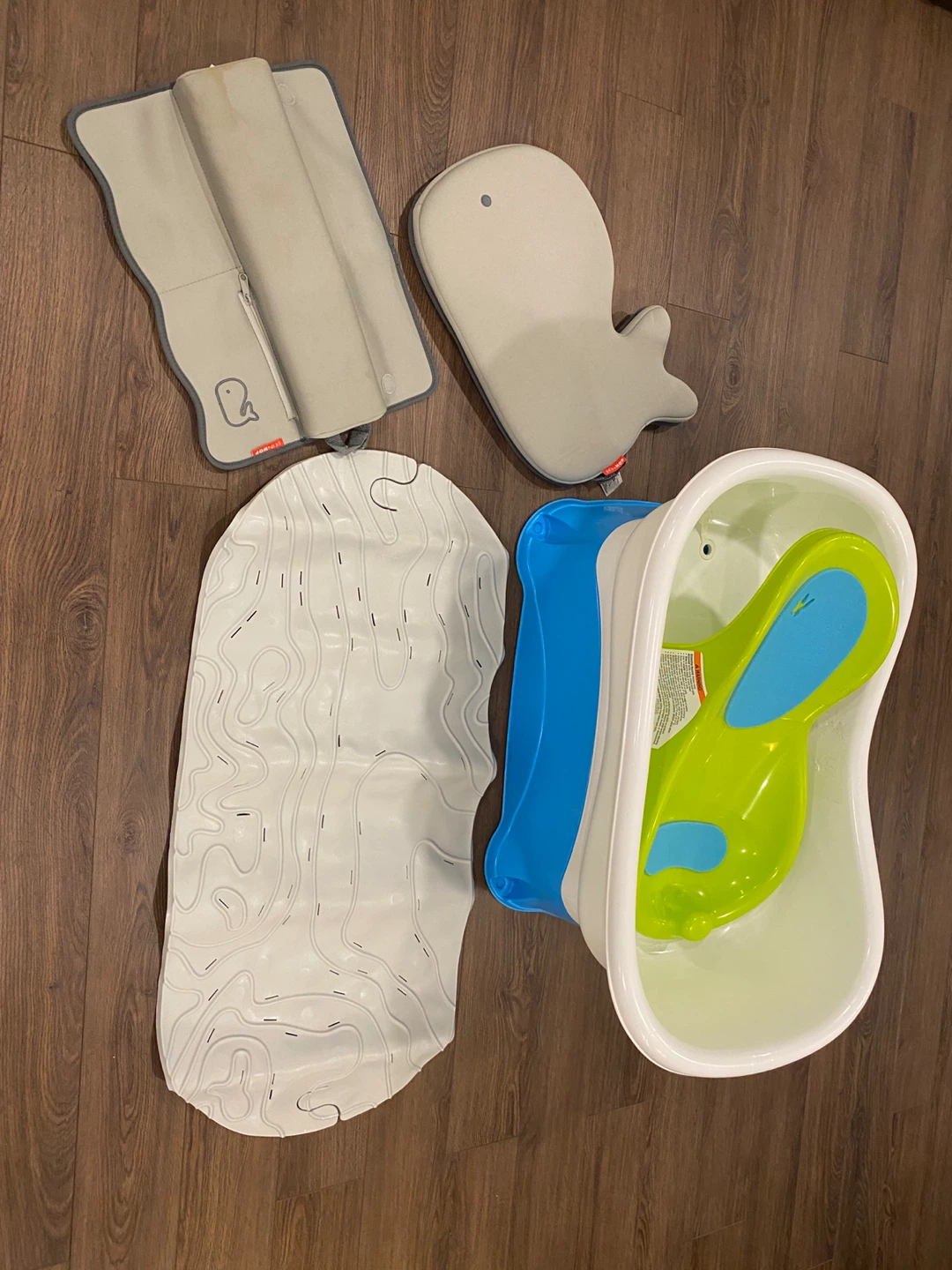 Baby / Infant Bath Tub & Skip Hop Bath Accessories