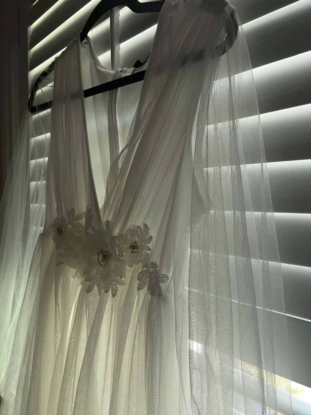 Dress Alisa White Tulle Gown - Size M - photo 2