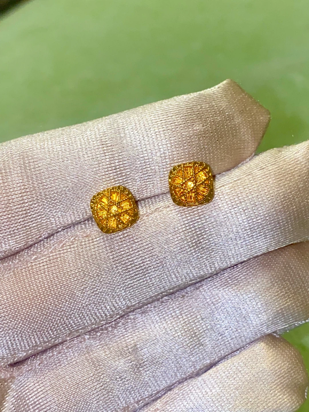 AU 750 Gold Square Stud Earrings - photo 3