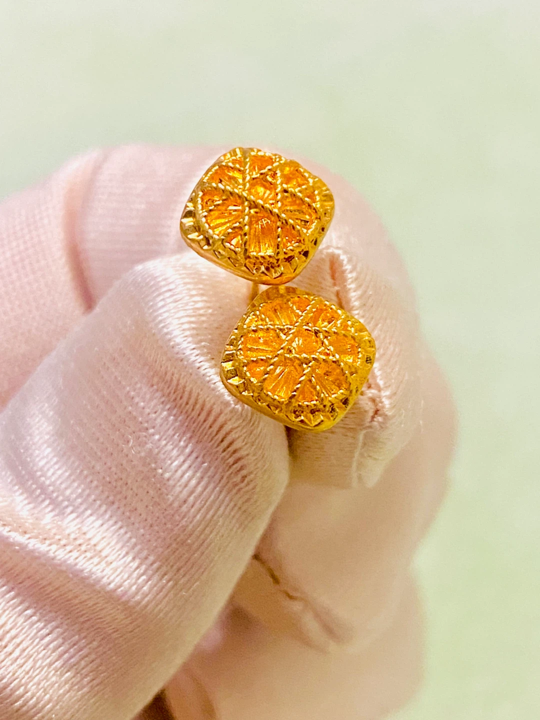 AU 750 Gold Square Stud Earrings - photo 2
