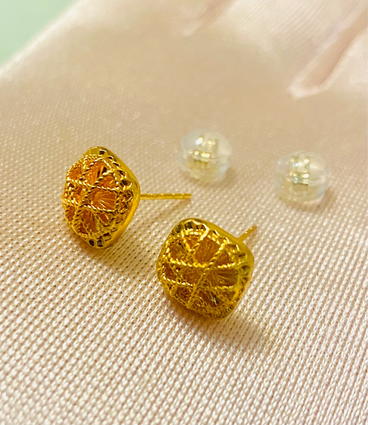 AU 750 Gold Square Stud Earrings