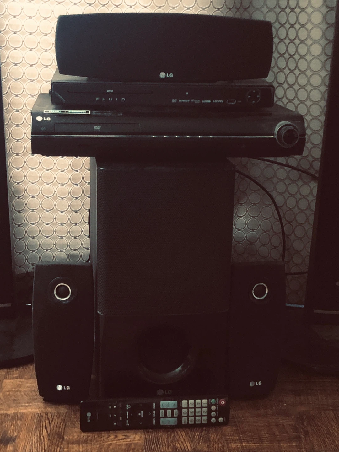 LG Home Theatre System with DVD Player - photo 3