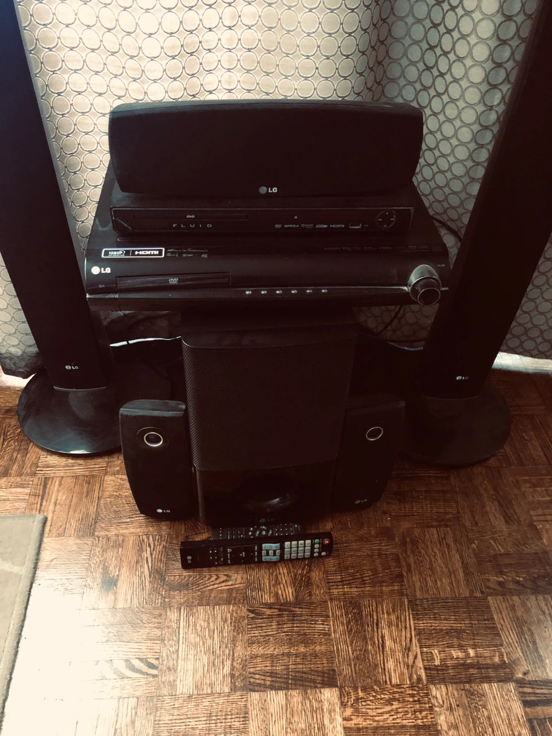 LG Home Theatre System with DVD Player - photo 2
