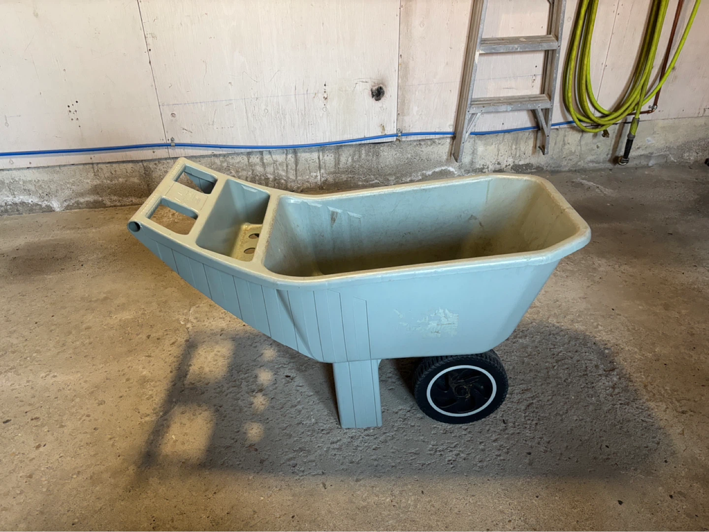 Two-Wheeled Garden Cart/Wheelbarrow