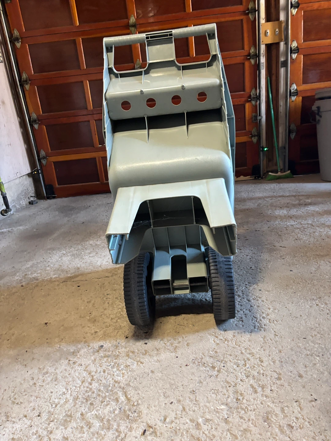 Two-Wheeled Garden Cart/Wheelbarrow - photo 3