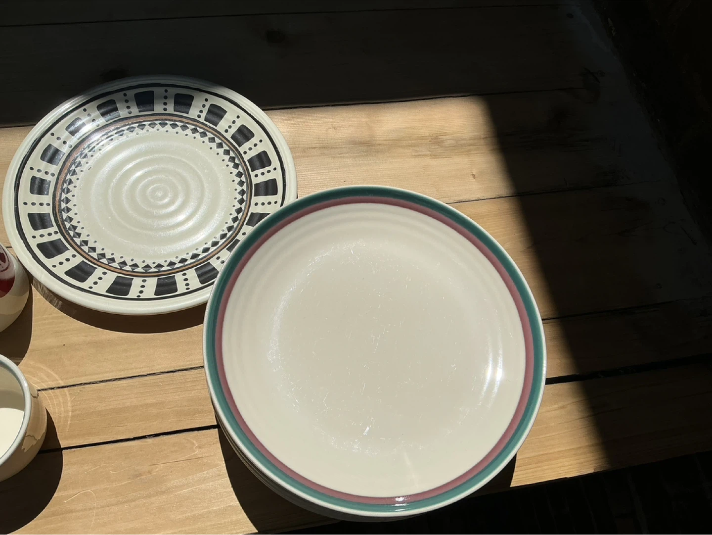 Dinnerware Set: Apple Mugs, Cream Mugs & Plates ! - photo 3
