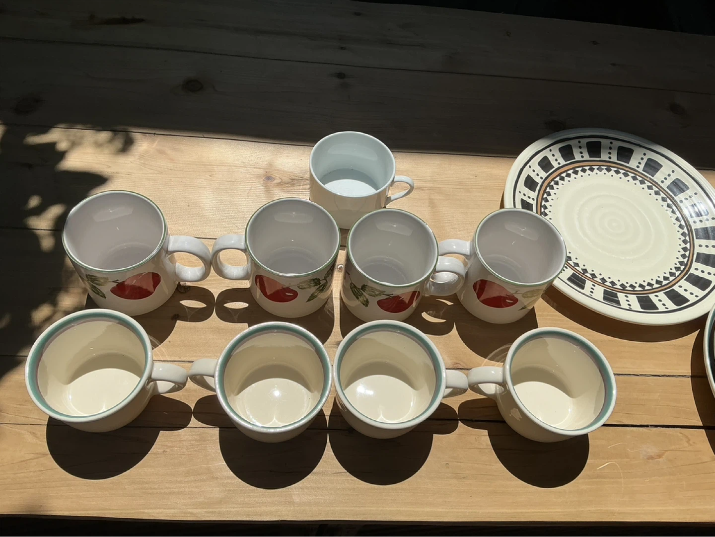 Dinnerware Set: Apple Mugs, Cream Mugs & Plates ! - photo 2