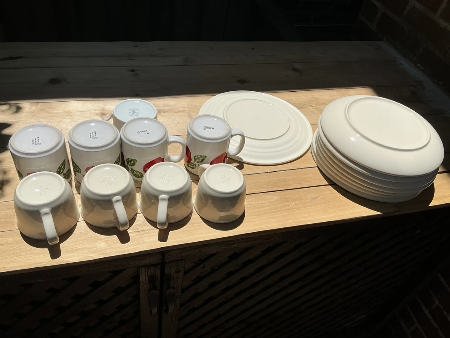 Dinnerware Set: Apple Mugs, Cream Mugs & Plates ! - photo 5
