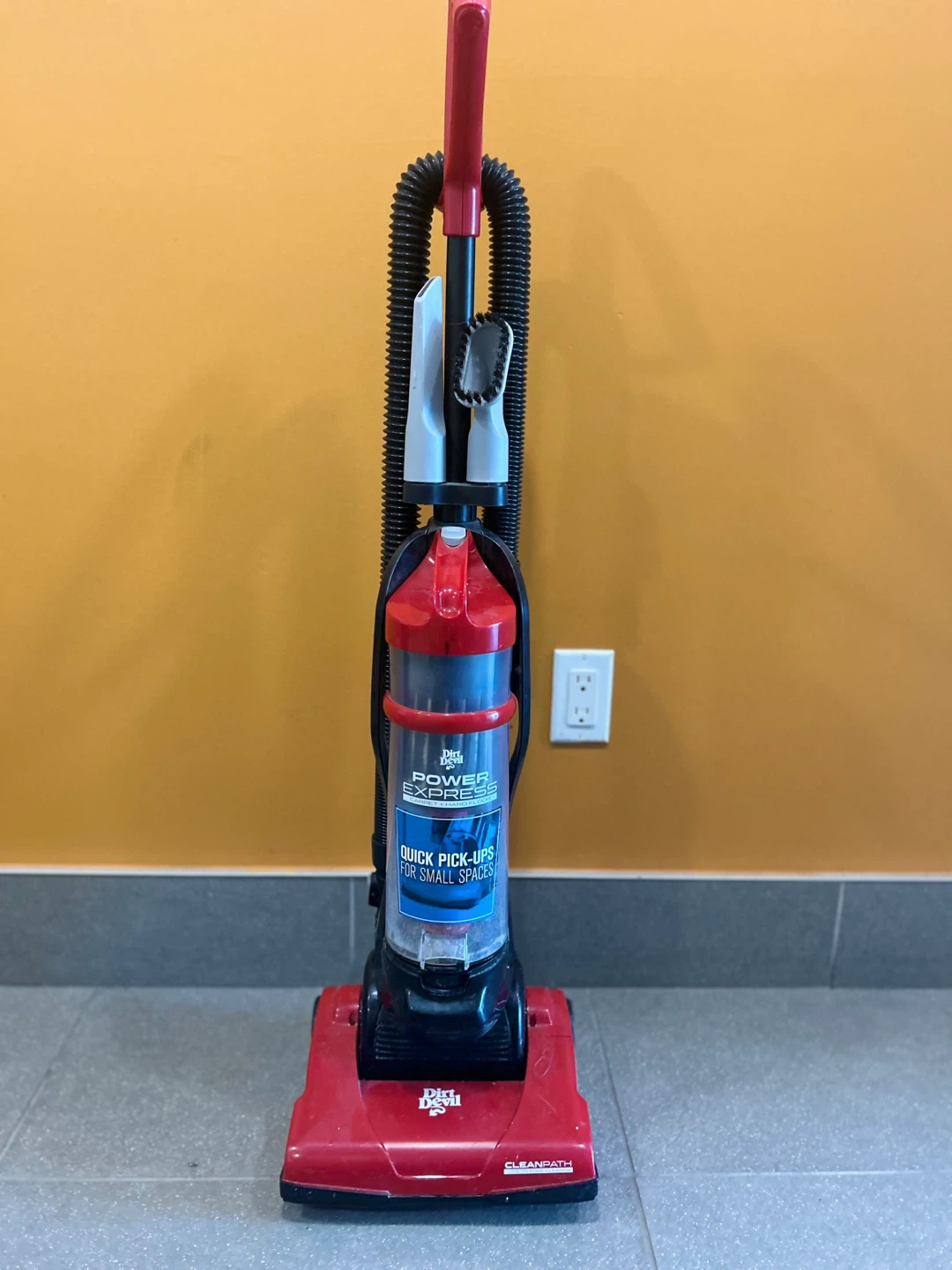 Dirt Devil Power Express Bagless Upright Vacuum - photo 3