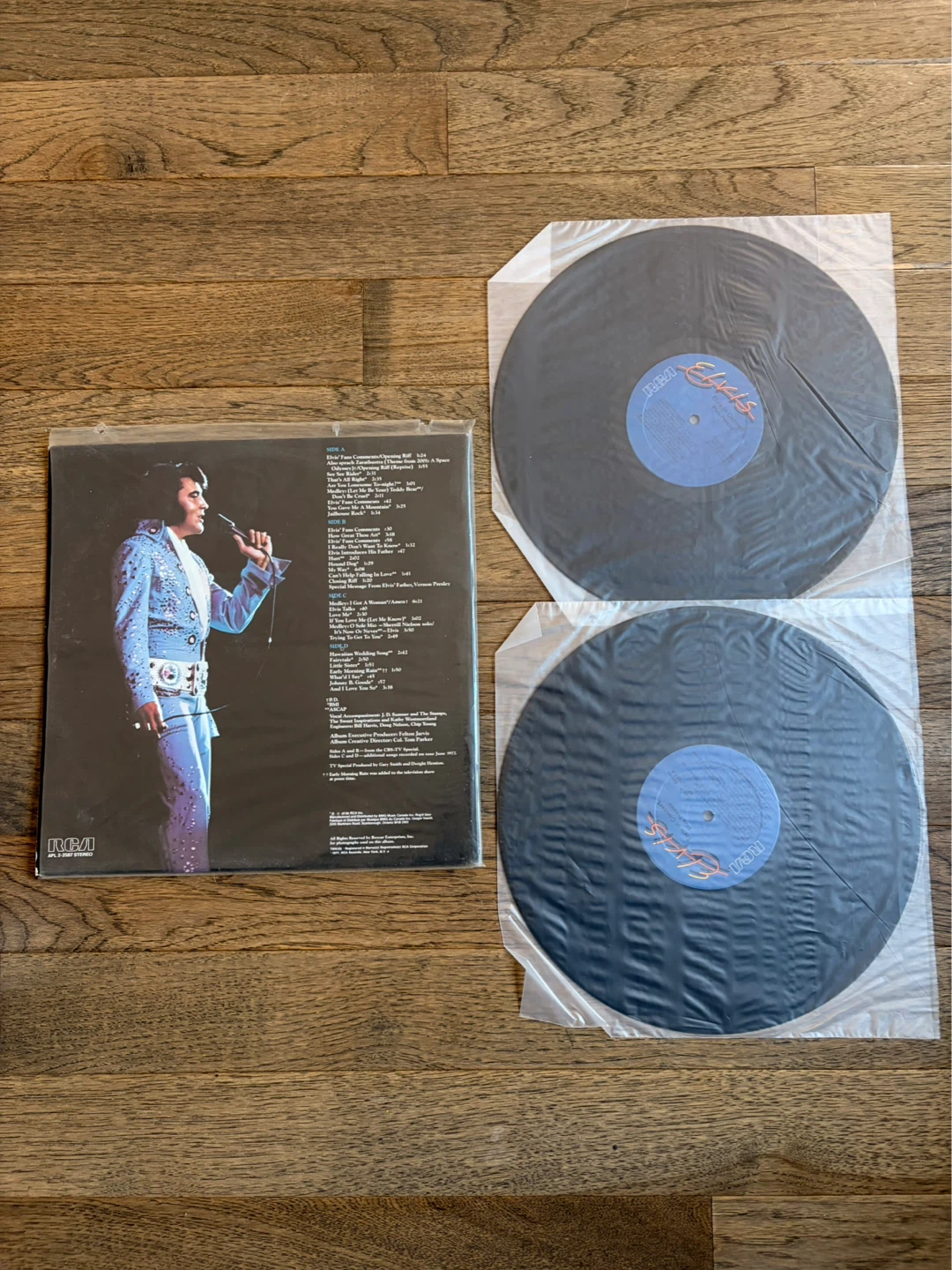 Elvis In Concert 2 Record Set Vinyl LP - photo 2