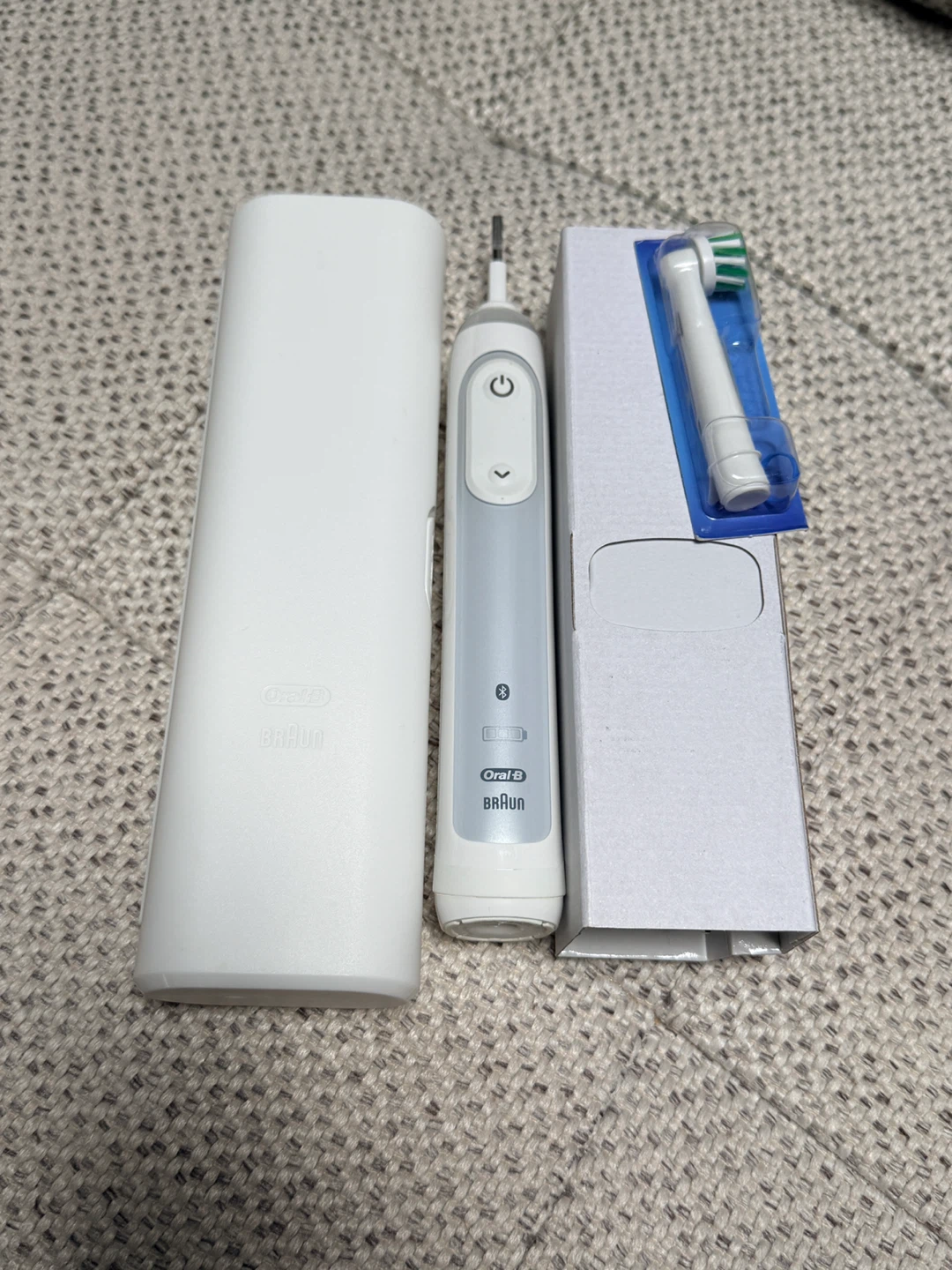 Oral-B Braun Electric Toothbrush with Travel Case