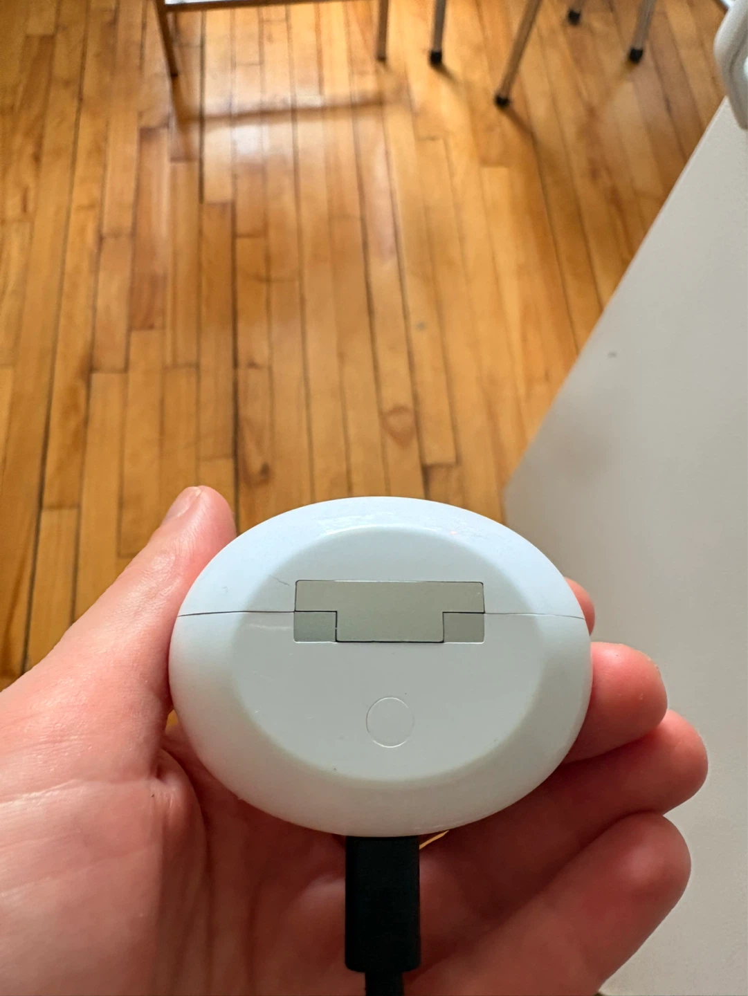 White Wireless Earbuds with Charging Case - photo 2