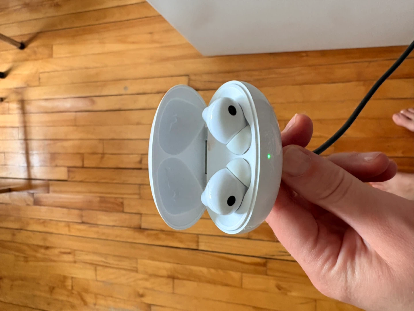 White Wireless Earbuds with Charging Case - photo 5
