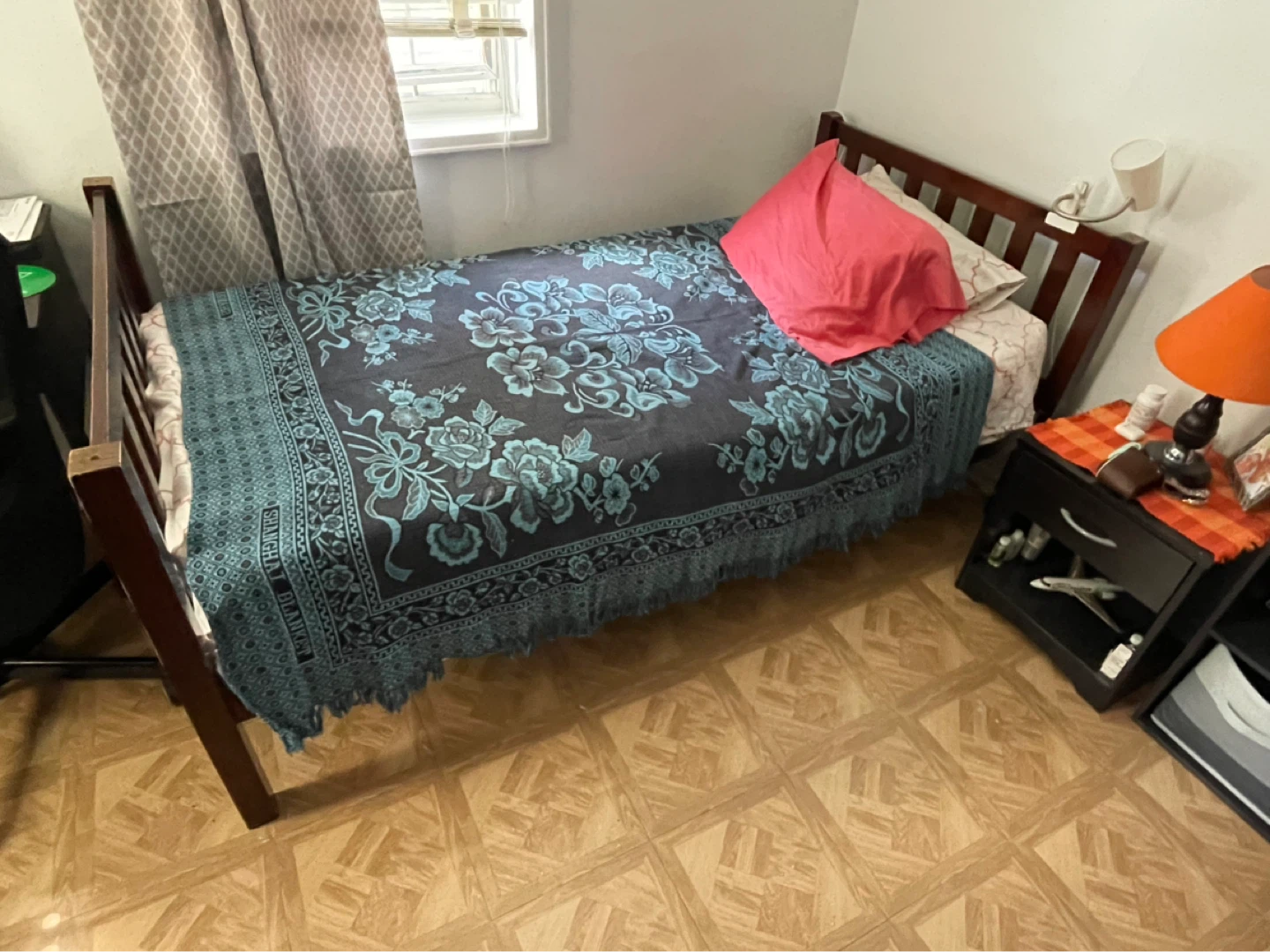 Bed Frame + Mattress + Nightstand + Dresser set Good condition - photo 5