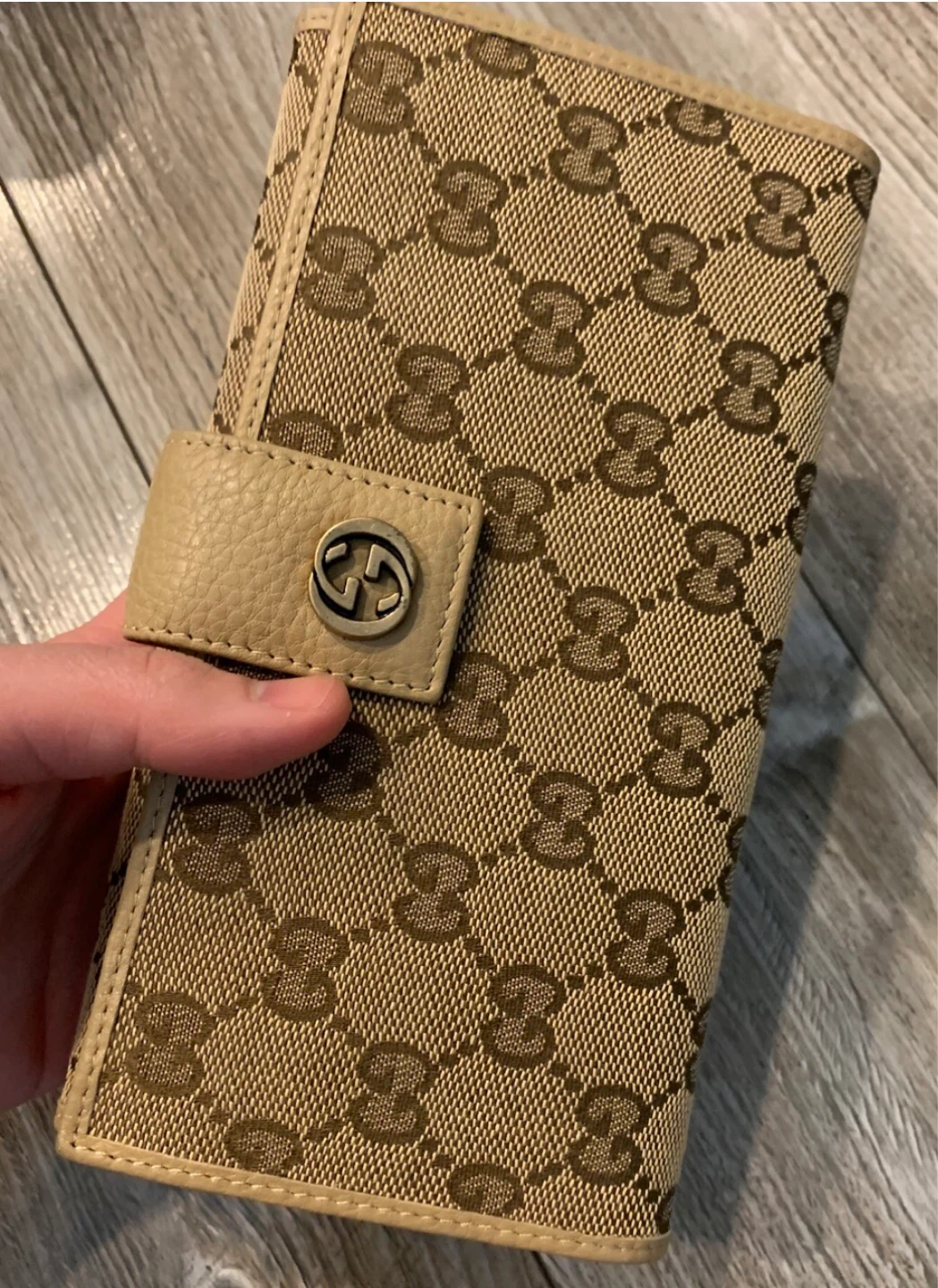 New!! Gucci Monogram Wallet