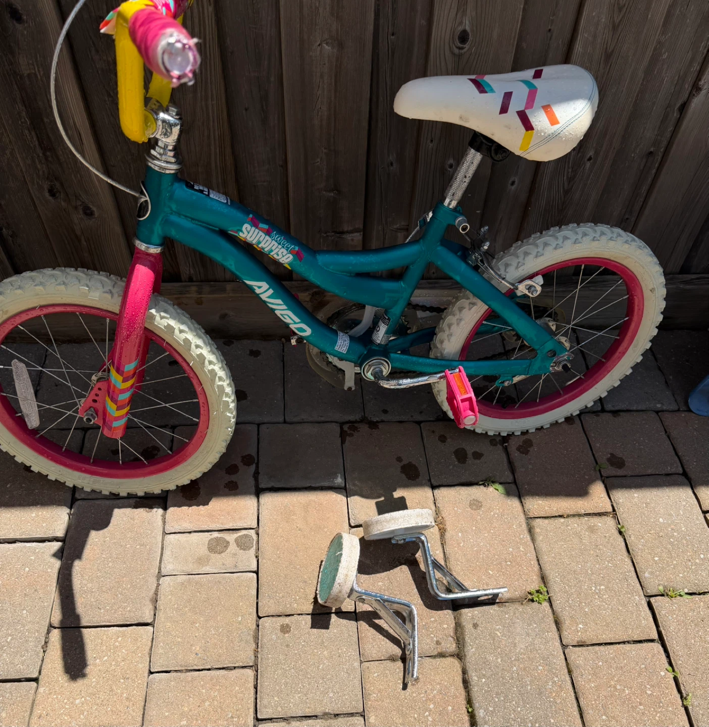 Avigo Sweet Surprise Girls Bike 12 inch with supporting wheels - photo 2