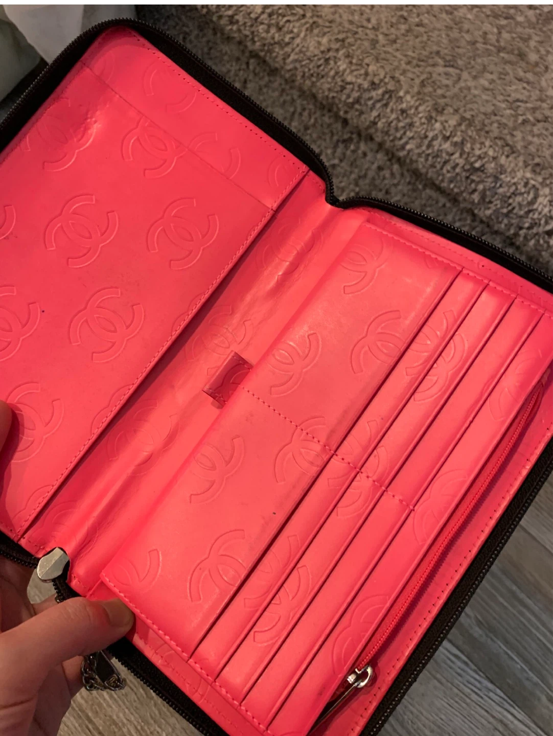 Chanel Black Quilted Leather Zipped Wallet - photo 2