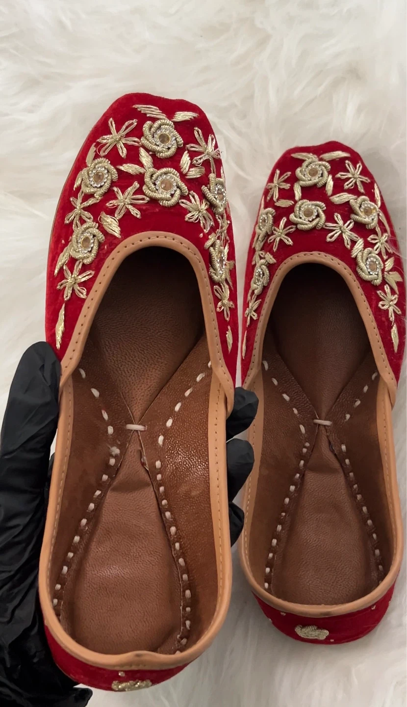 Red embroidered handmade Jutti