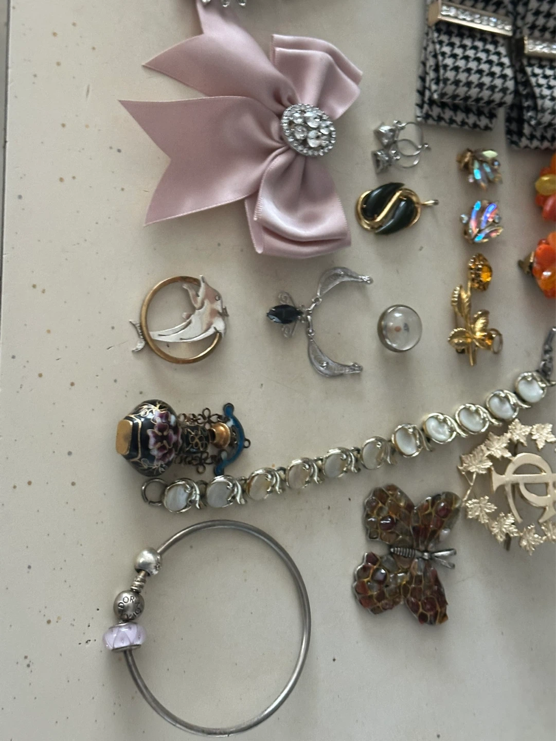 Vintage jewelry individually priced mixed with some fun stuff - photo 5