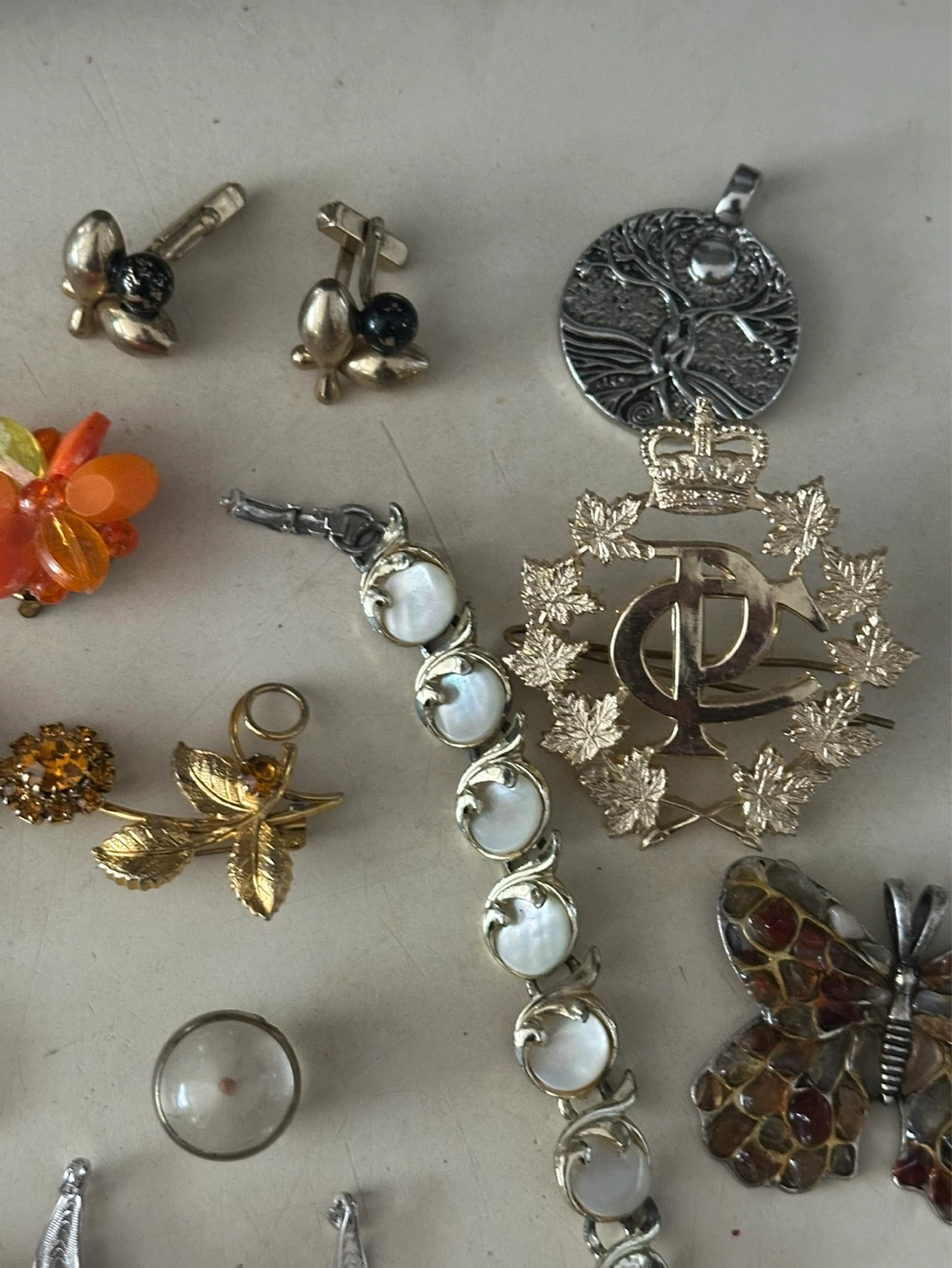 Vintage jewelry individually priced mixed with some fun stuff - photo 4