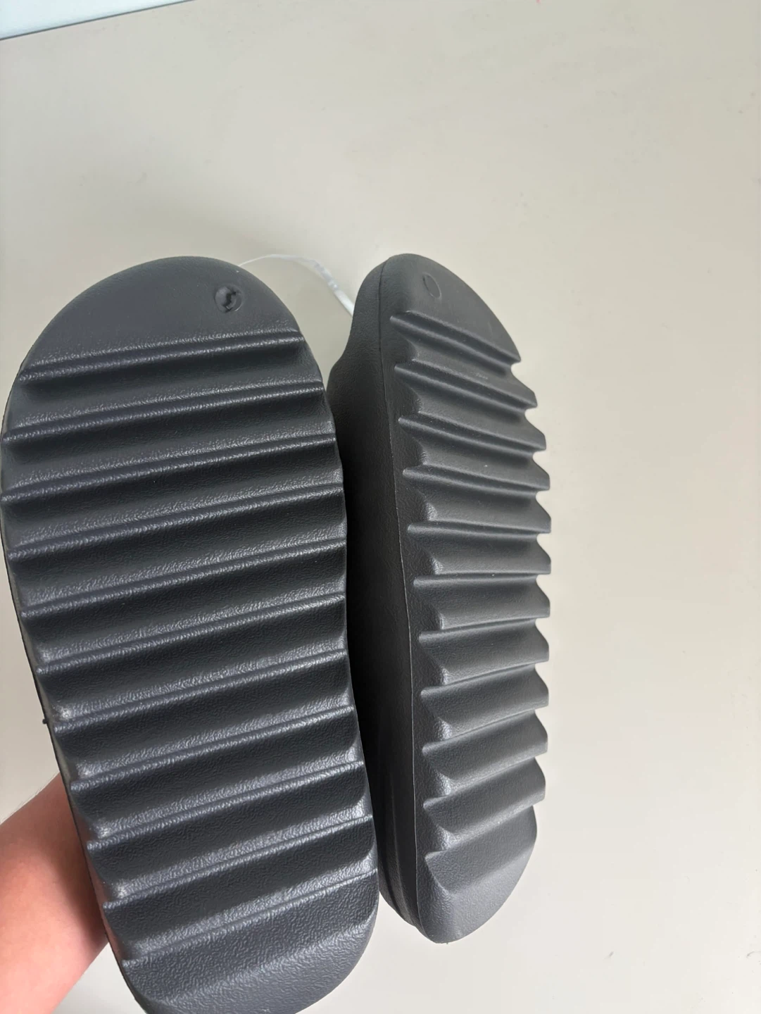 Addidas Yeezy slides - photo 3