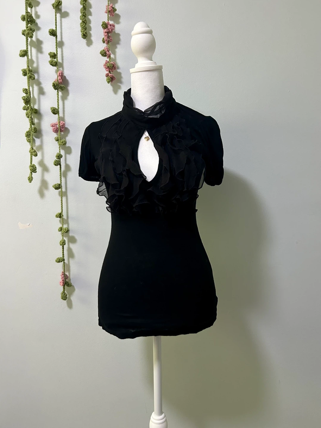 Black ruffled keyhole detail top
