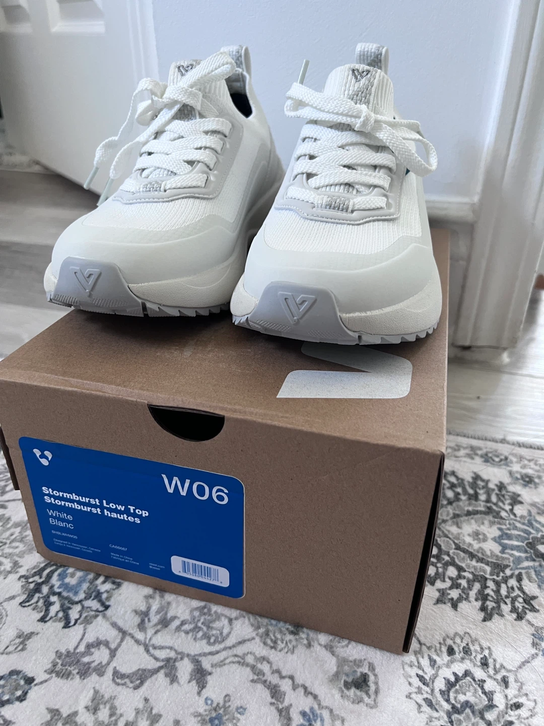 Vessi Stormburst Low Top Sneakers - White size 6 NEW