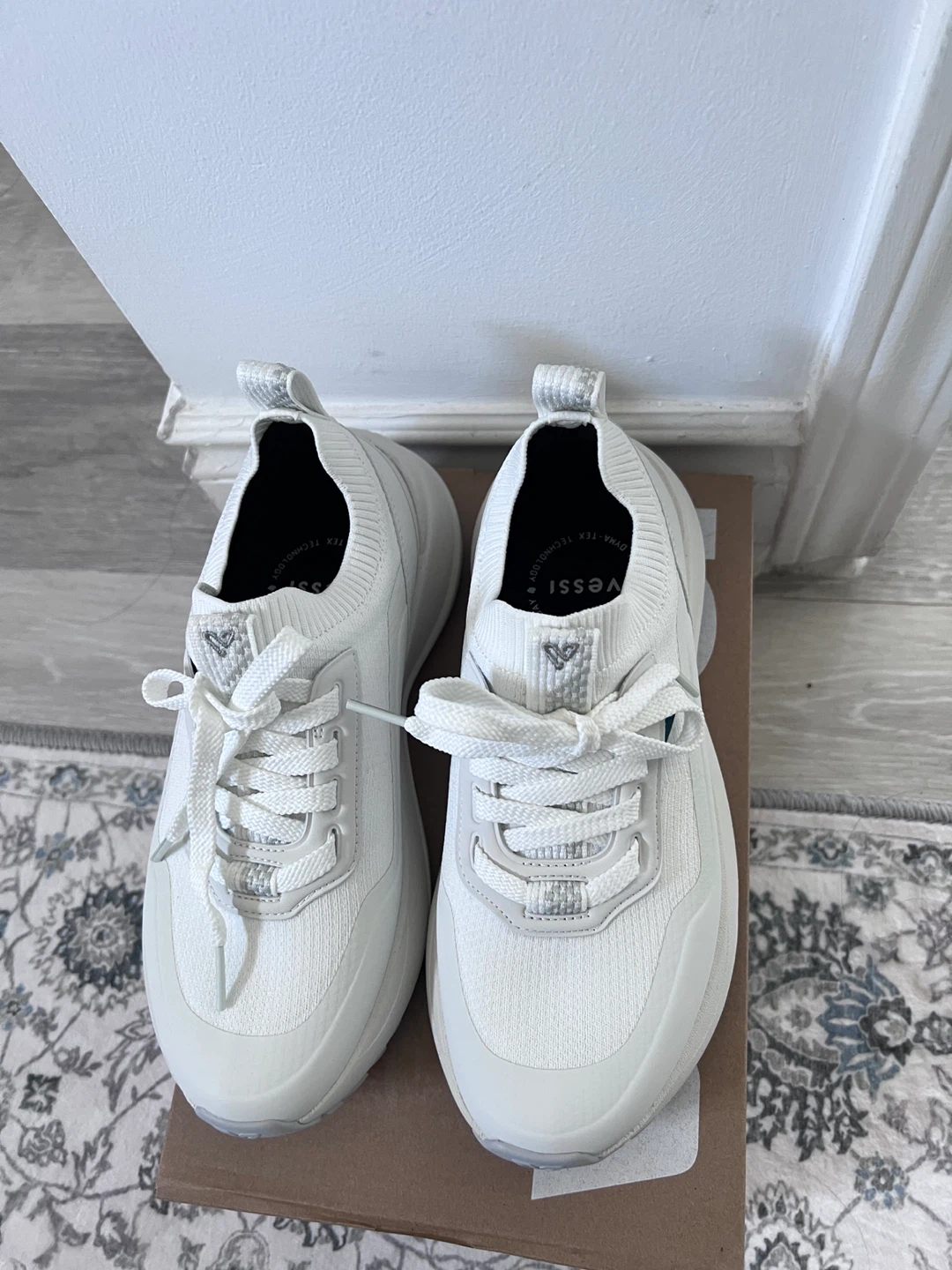 Vessi Stormburst Low Top Sneakers - White size 6 NEW - photo 2