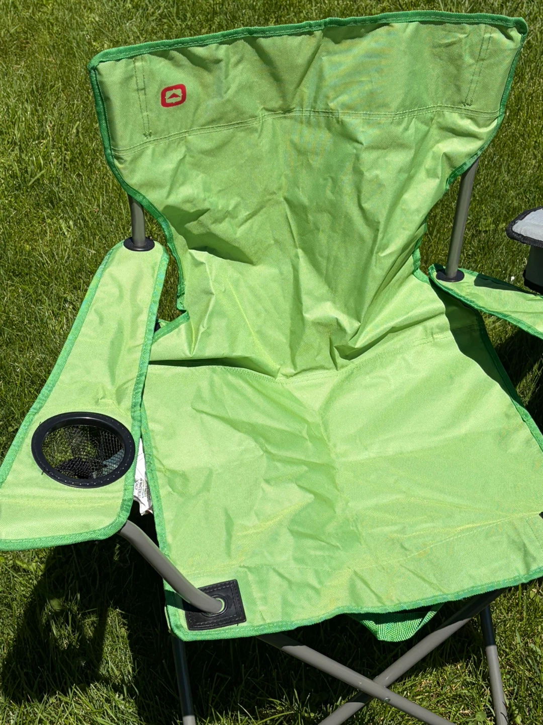 3 adult fold up chairs with cup holder - photo 2