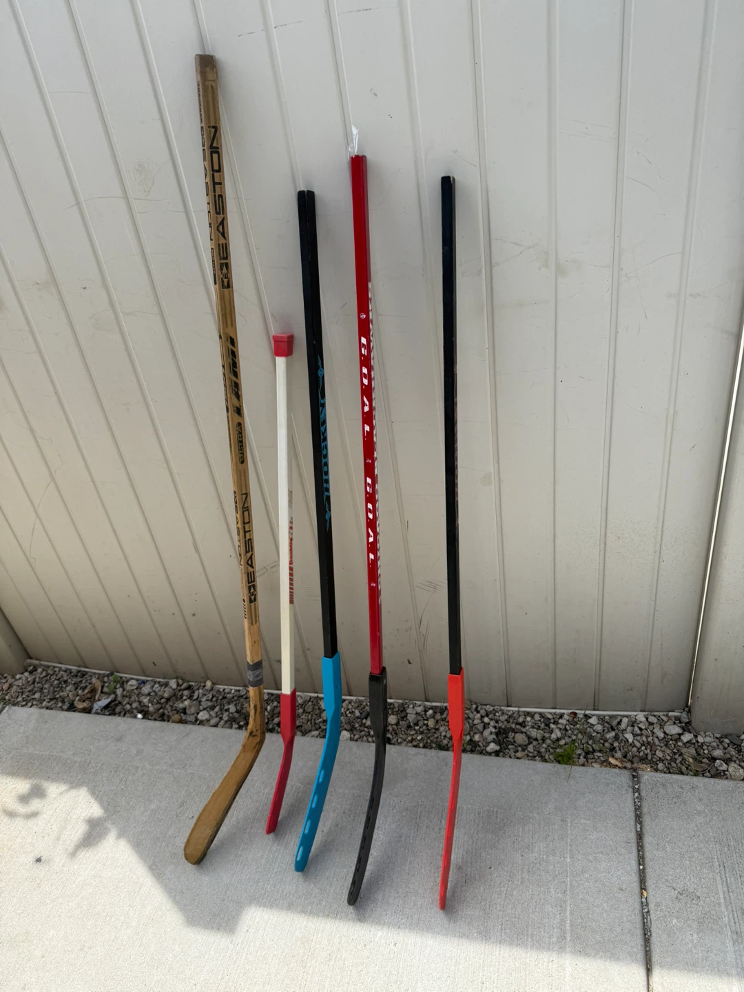 5 Hockey Sticks - Easton, Chicago Blackhawks