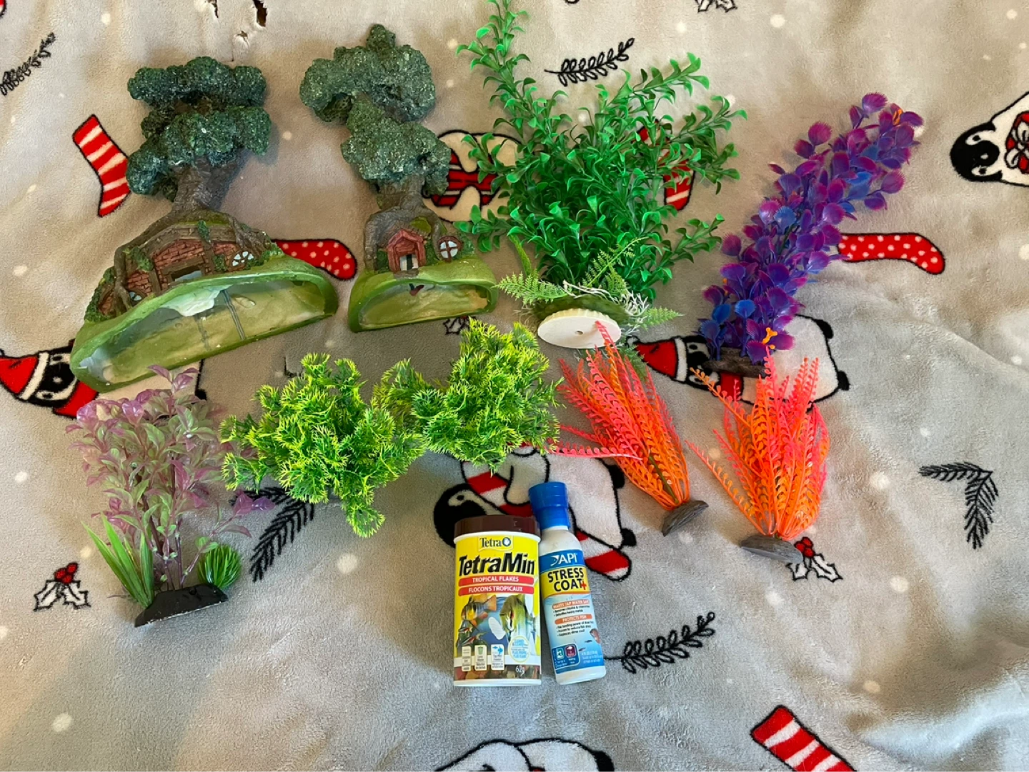 Fish Tank Heater, Food, Plants & Decor Lot